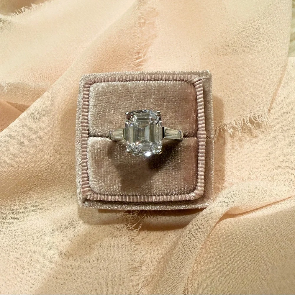 4CT Emerald Cut Engagement‎ Ring Baguette Three Stone Modern It-Girl Aesthetic - Picture 8 of 15